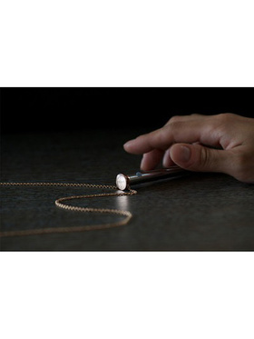 Crave: Vesper Vibrator Necklace, roséguld