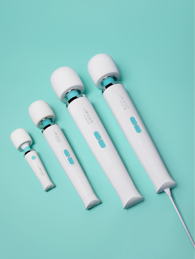Le Wand: Classique Cordless Petite, Rechargeable Vibrating Massager