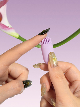 Svakom: Plume, Flexible Brush-Tail Bullet Vibrator